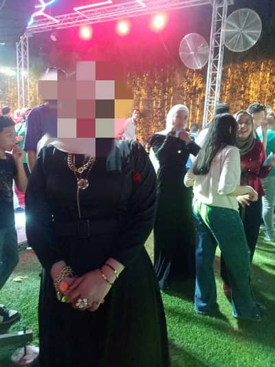 فستان اسود دبل كلوش