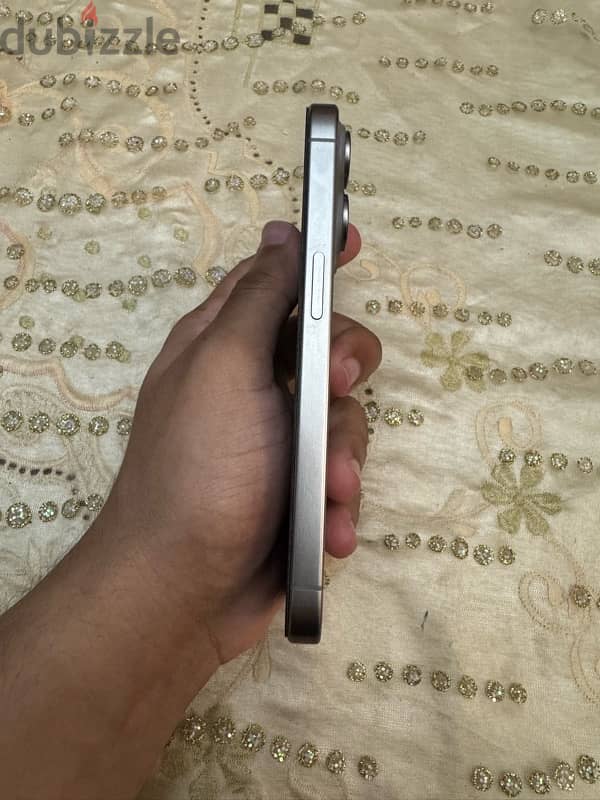 iPhone 15 pro natural titanium 2