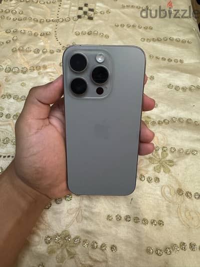 iPhone 15 pro natural titanium