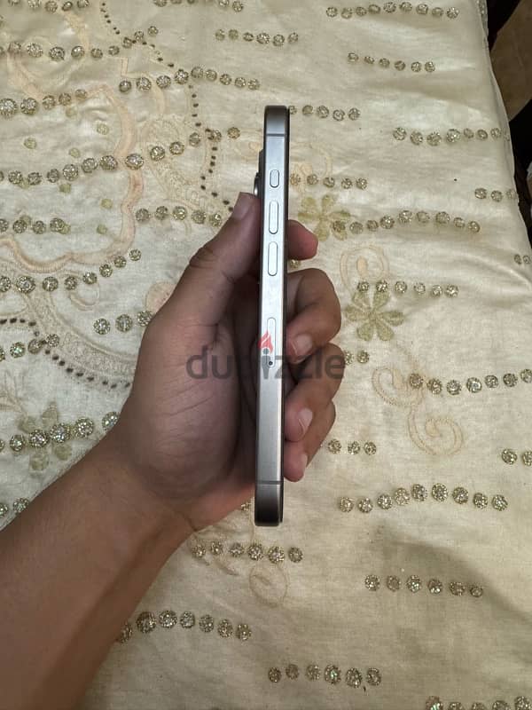 iPhone 15 pro natural titanium 3