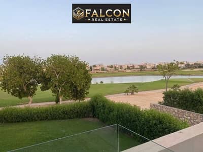 تاون هاوس فيلا للبيع 4 غرف فيو للجولف city gate new cairo موقع مميز بجوار hyde park و Zed east
