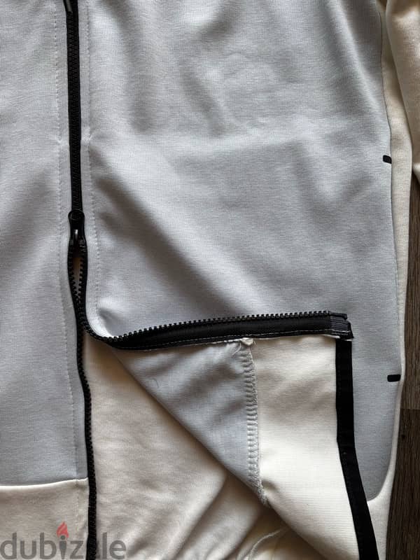 Nike Tech 1