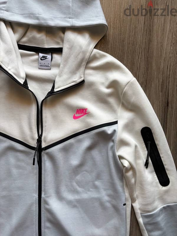 Nike Tech 2