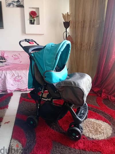 عربة أطفال شبه جديدة