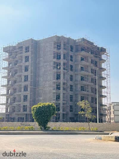 بجوار مول اركان شقة متشطبة بخدمات فندقية مميزة جاهزة للبيع بالتقسيط في الشيخ زايد