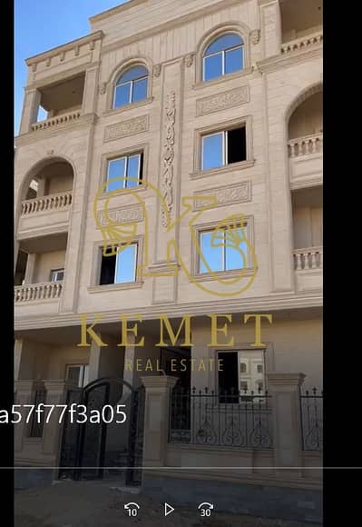 شقه مميزه جدا بالنرجس دور تاني فيو جاردن بالقرب من جمال عبد الناصر نص تشطيب معاها جراج ومخزن