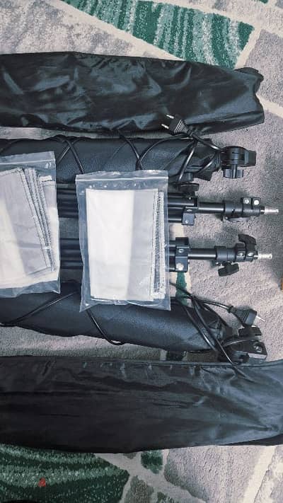 طقم إضاءة كامل 2 Softbox مع Tripods وشنطتهم