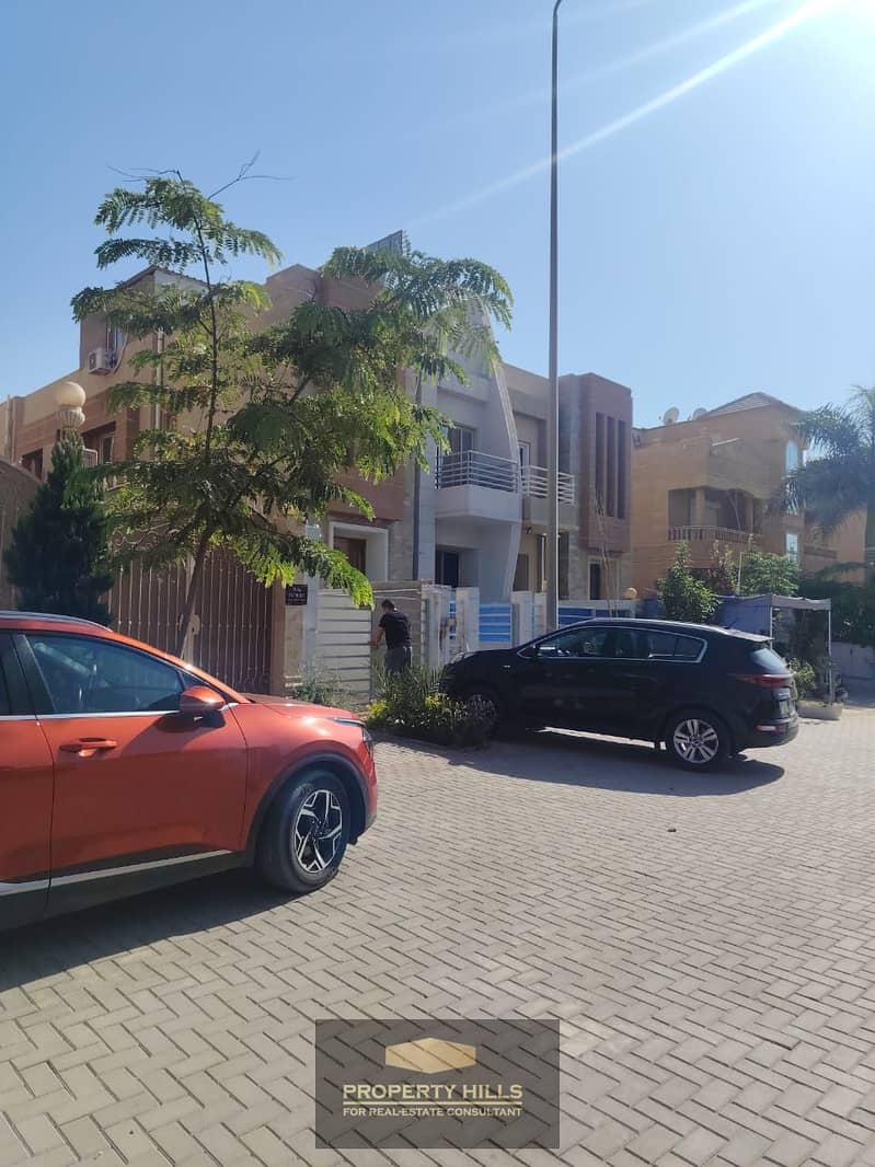 3 Bedrooms 280 sq.M Townhouse for sale 6,800,000 EGP in Al Feda Gardens, Sheikh Zayed