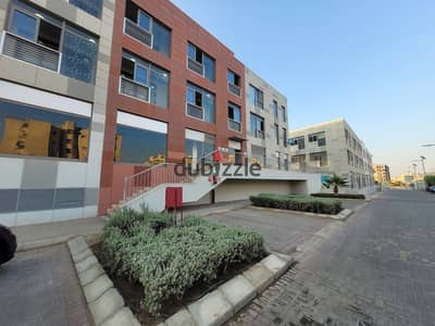 Office for rent, ground floor, 260 sq m, in The Courtyard, Sheikh Zayed, near Dahshur Link, Saudi Market, and the Ring Road.