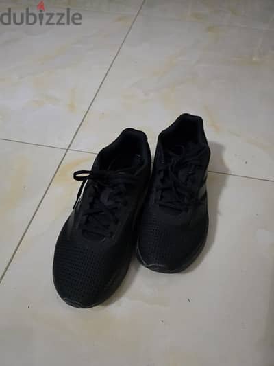 اصلي حذاء Adidas أسود جديد مقاس 42
