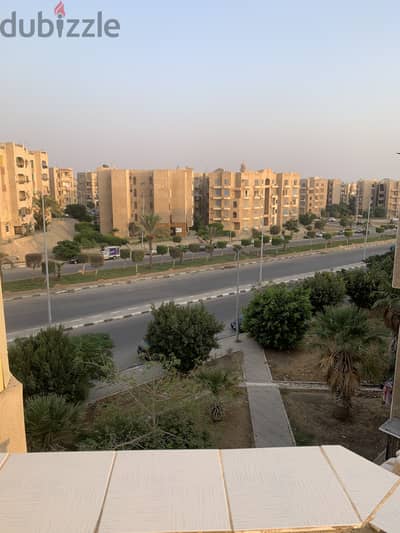 التجمع الثالث امام الجامعه الالمانيه