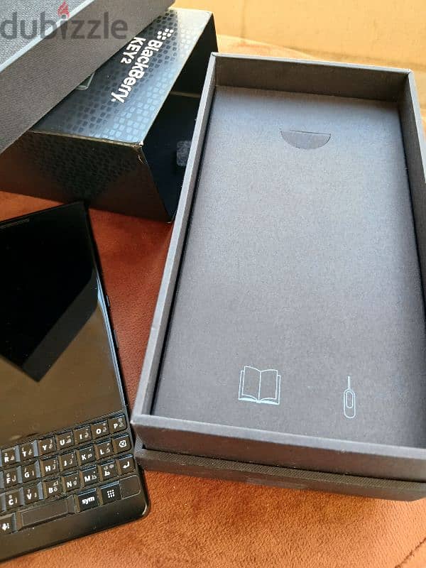 BlackBerry KEY² Black 3
