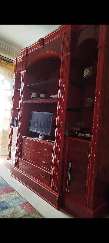 مكتبه