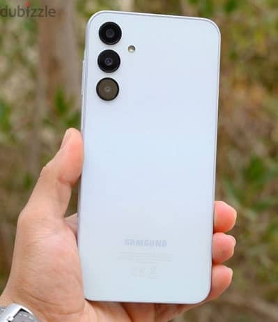 Samsung A25 اللون الأبيض المميز