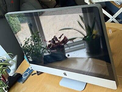 جهاز كمبيوتر أى ماك Apple iMac  بحالة ممتازة