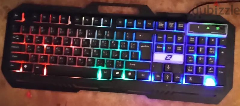 للبيع كمبيوتر + كيبورد جيمينج منور