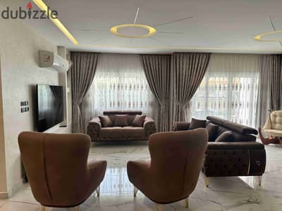 فيلا للايجار المفروش بحالة اول سكن في مدينتي- خطوات للثاوث بارك