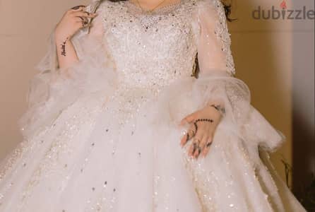 فستان زفاف منفوشه