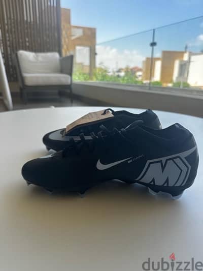 Nike Football Shoe ( For Sale)