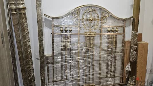 سرير نحاس بعمدان انتيك