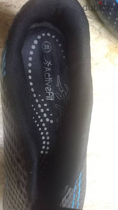 حذاء رياضي مقاس 38