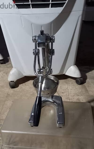 بيع معدات مطعم بحاله جيده
