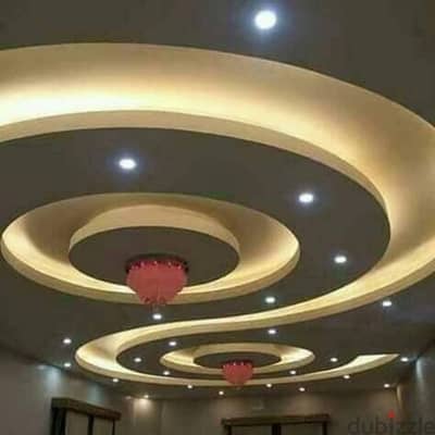 نقاش متخصص في أعمال النقاشه