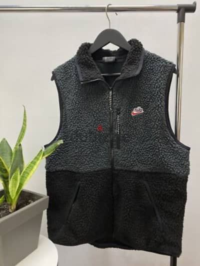 Nike ڤيست