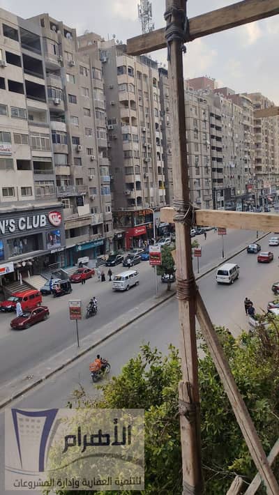 شقه واجهة بدون تشطيب على شارع الملك فيصل الرئيسي ببرج جديد للبيع