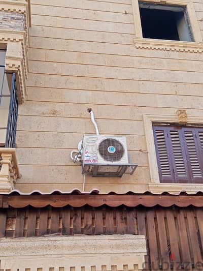 فني تبريد وتكييف