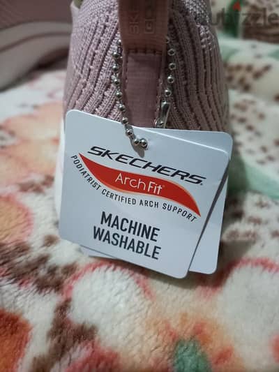 sketchers size 40 originalاصلي وجايلي من بره مريح للقدم
