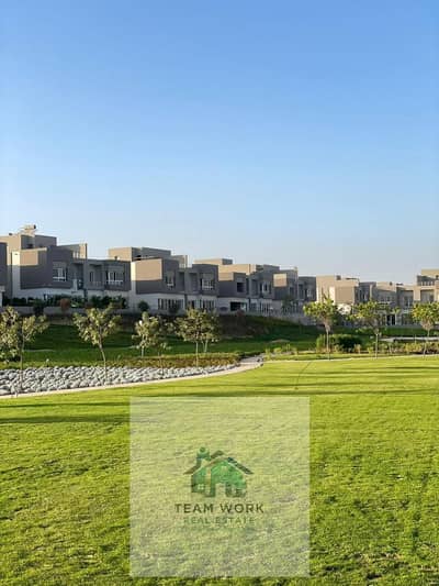 Twin House Villa at a Special Price in Etapa Compound, directly in front of Allegria – Beverly Hills. Excellent location in the Golden Square of Sheik