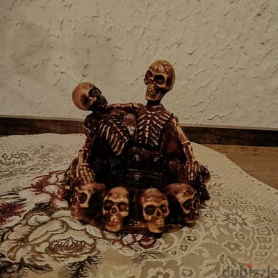 طفاية سجائر شكل جماجم و هيكل عظمي