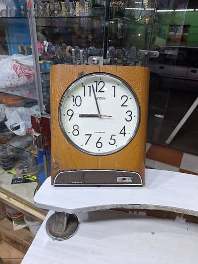 ساعة حائط ترانزستور ريذم (Rhythm Transistor Wall Clock) هي ساعة ياباني