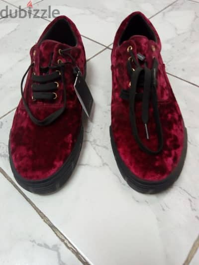 حذاء zara جديد