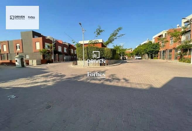4 Bedrooms 270 sq.M Townhouse for sale 16,400,000 EGP in Continental Residence Compound, Sheikh Zayed