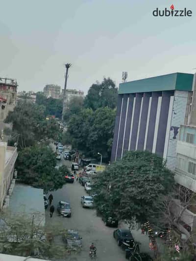 شقه مفروشه في المعادي شارع 105 الريسي الدور الربع سلم بجوار ميدان الحريه