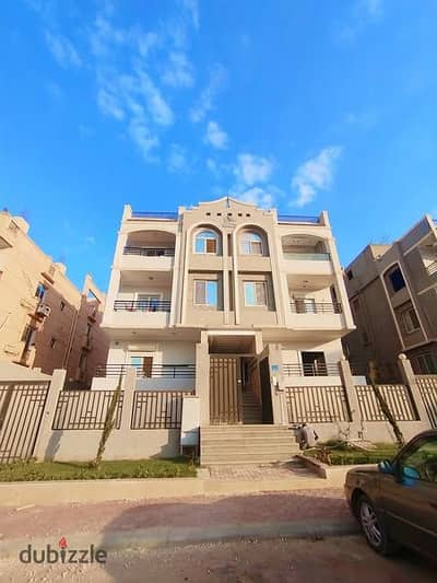 شقه دور ثالث للبيع 3 غرف نوم 2 حمام نصف اتشطيب ع المحاره استلام فوري المالك مباشره اسانسير راكب لحد باب الشقه متصالح قانوني 100% فيو مف