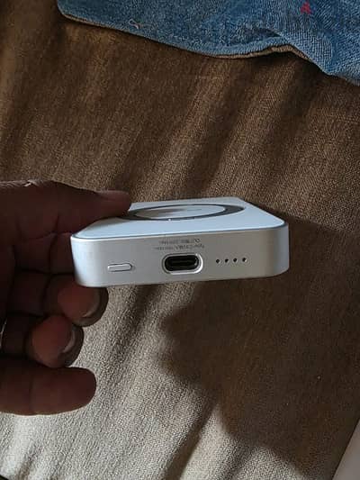 Maxco power bank magsafe qi2