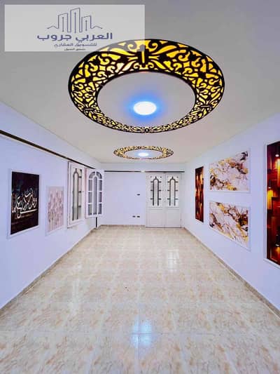 شقه في الاسكندريه العجمي شاطي النخيل بجوار البحر وجميع الخدمات