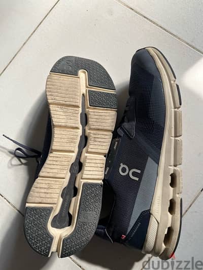 لسرعه البيعOn cloud shoes 45 shoes حذاء اون كلاود مقاس ٤٥