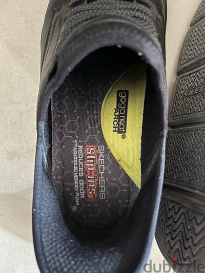 لسرعه البيع  Skitchers shoes size 45.5 حذاء سكيتشرز مقاس ٤٥. ٥