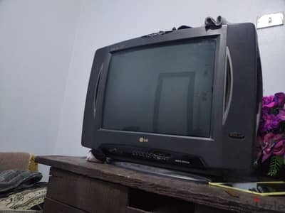 تلفزيون LG بالريمود الاصلي  صوره وجوده عاليه جدا صوت عالي