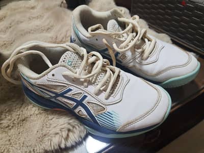 كوتشي تنس اسيكس asics أطفال مقاس ٣٤ونص