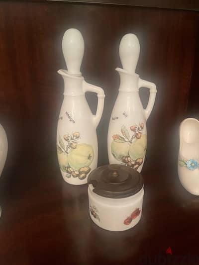 ‎طقم زجاجي من طراز ريترو ١٩٧٠