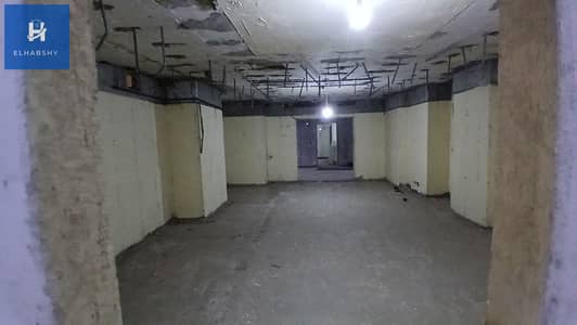 في  أهم شارع رئيسى 2000م مقر إدارى للكبرى الشركات و البنوك والمستثمرين للبيع