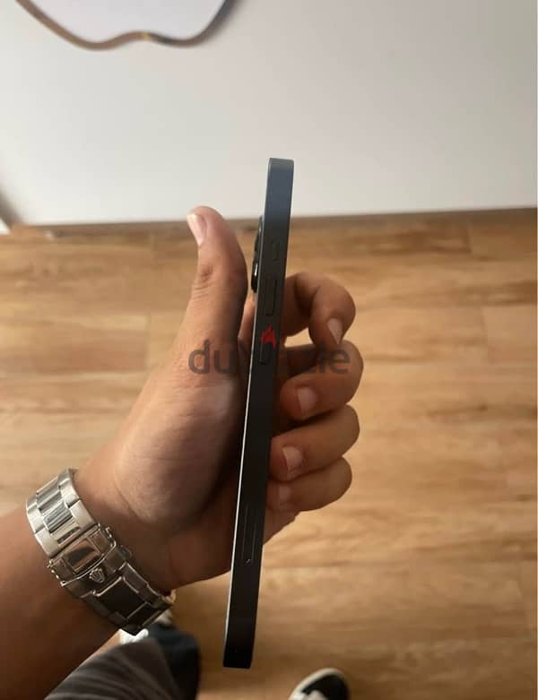 iPhone 13 4