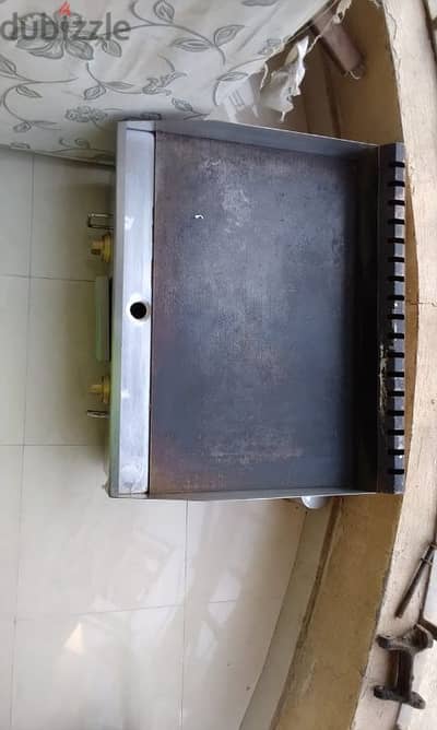 جريل غاز (شواية سطح) 40×60 سم - استخدام 4 شهور بحالة الجديد