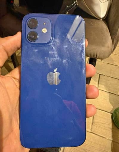 iphone 12 لونه ازرق بحالة نضيفة