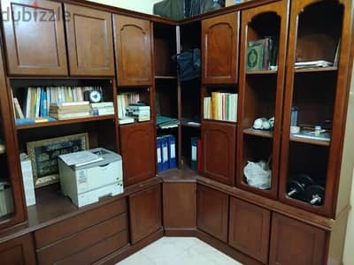 مكتبة تصلح لجميع الاغراض و المكاتب الهندسية المحاماة و غيرها